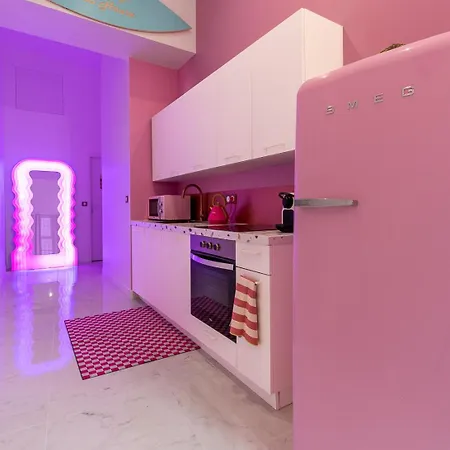 Beautiful Modern Barbie Flat In Apartment *