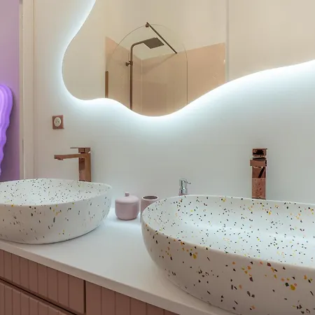 Beautiful Modern Barbie Flat In Apartment