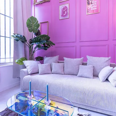 Beautiful Modern Barbie Flat In * Paris