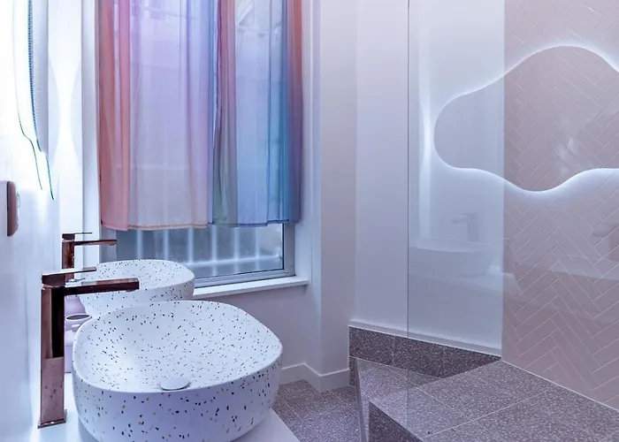 Beautiful Modern Barbie Flat In Παρίσι
